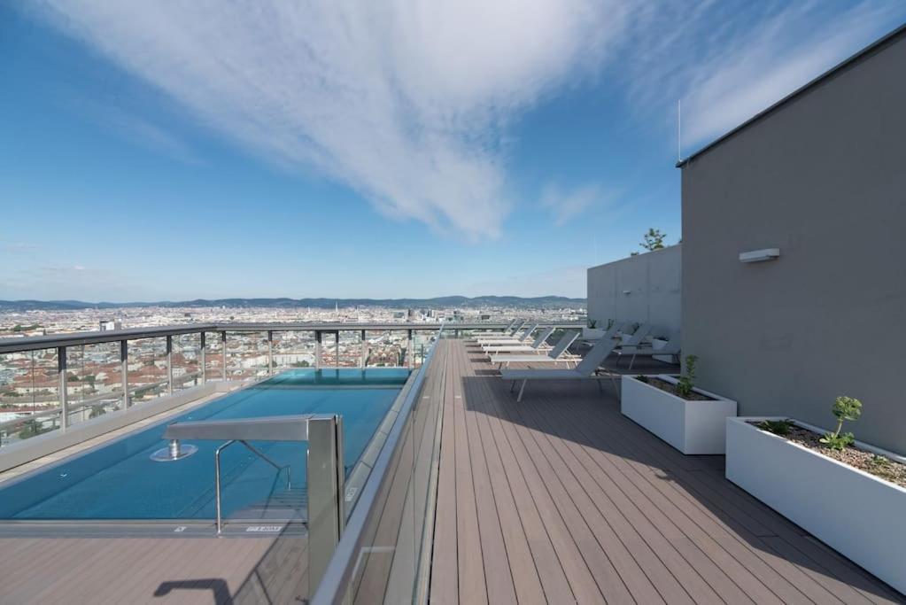 Hoch Hinaus, Neu Und Stilvoll Mit Pool Am Dach Apartment Viena Exterior foto