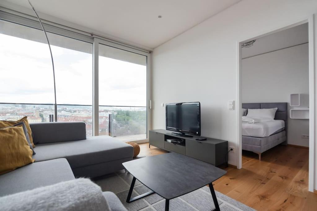 Hoch Hinaus, Neu Und Stilvoll Mit Pool Am Dach Apartment Viena Exterior foto