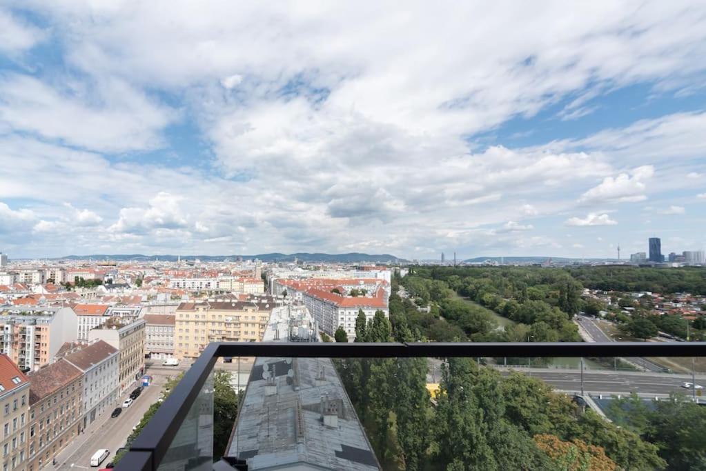 Hoch Hinaus, Neu Und Stilvoll Mit Pool Am Dach Apartment Viena Exterior foto