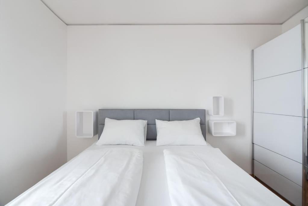 Hoch Hinaus, Neu Und Stilvoll Mit Pool Am Dach Apartment Viena Exterior foto