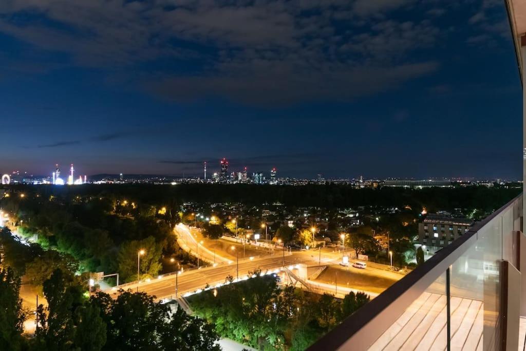 Hoch Hinaus, Neu Und Stilvoll Mit Pool Am Dach Apartment Viena Exterior foto