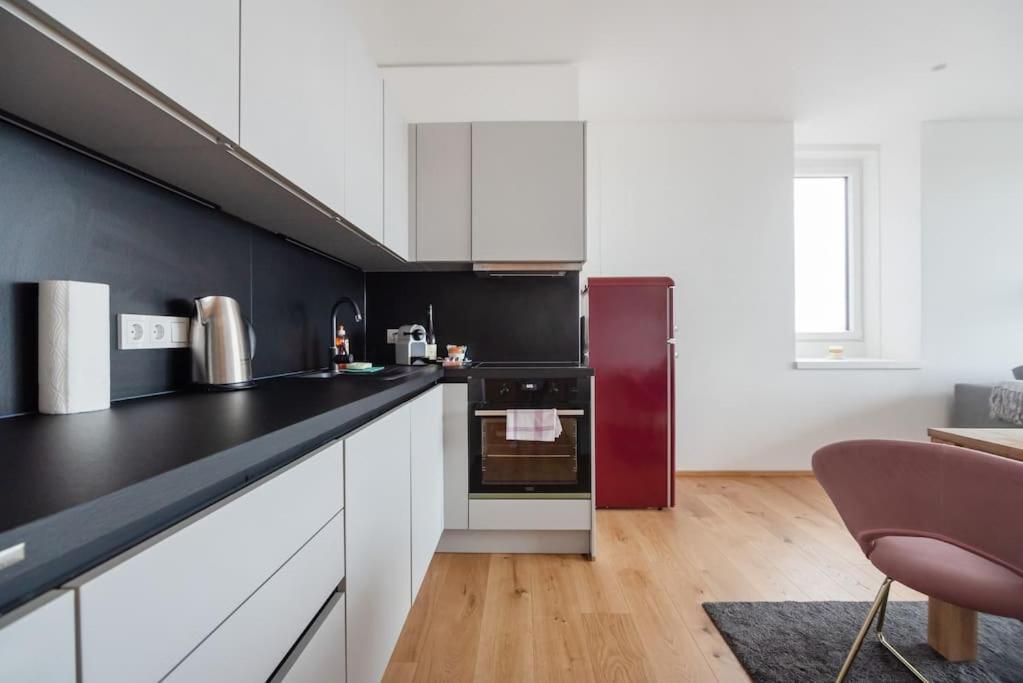 Hoch Hinaus, Neu Und Stilvoll Mit Pool Am Dach Apartment Viena Exterior foto