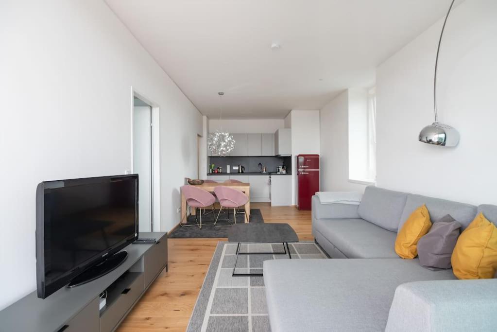 Hoch Hinaus, Neu Und Stilvoll Mit Pool Am Dach Apartment Viena Exterior foto