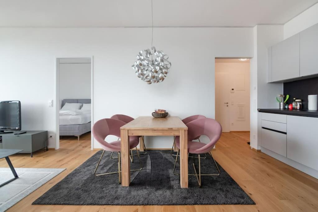 Hoch Hinaus, Neu Und Stilvoll Mit Pool Am Dach Apartment Viena Exterior foto