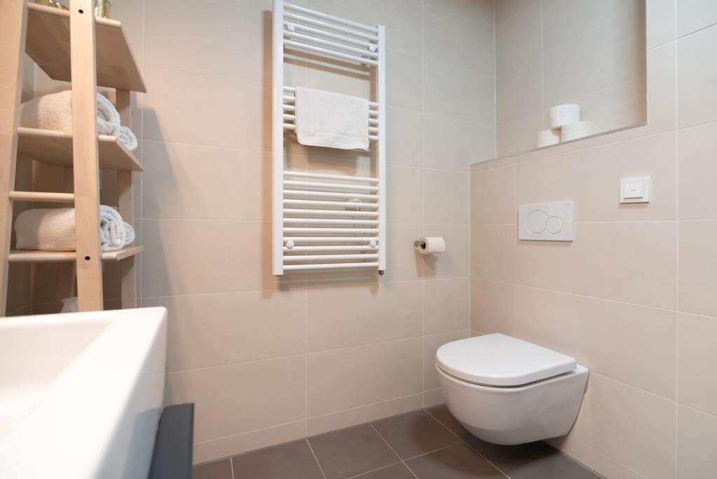 Hoch Hinaus, Neu Und Stilvoll Mit Pool Am Dach Apartment Viena Exterior foto
